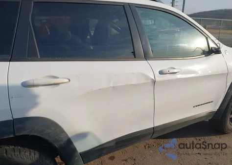 2016 Jeep Cherokee Trailhawk from USA, damaged, VIN 1C4PJMBS9GW109596